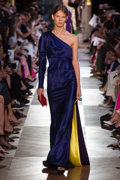 Look 18